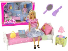Lalka Anlily w Sypialni Akcesoria Meble Dla Dzieci LEAN Toys