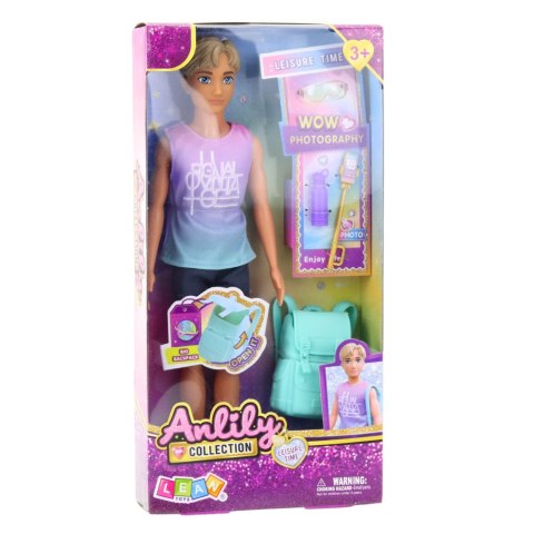 Lalka Anlily Chłopak Z Plecakiem Bidon Okulary Selfie Stick LEAN Toys Lalka Anlily Chłopak Z Plecakiem Bidon Okulary Selfie Stick LEAN Toys